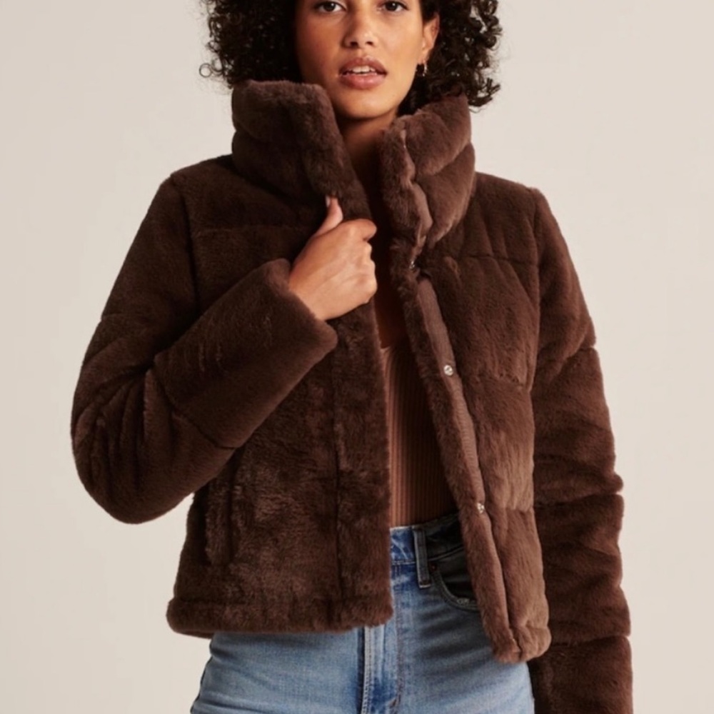 Abercrombie & Fitch Cropped Faux Fur Jacket